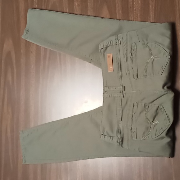 YMI Wanna Betta Butt Green 3 Button Skinny Cropped Pants Size 7 - Picture 2 of 6